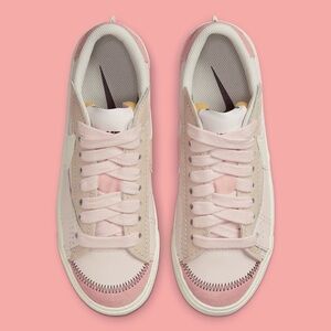 WMNS Nike Low Blazer Jumbo Light Soft Pink